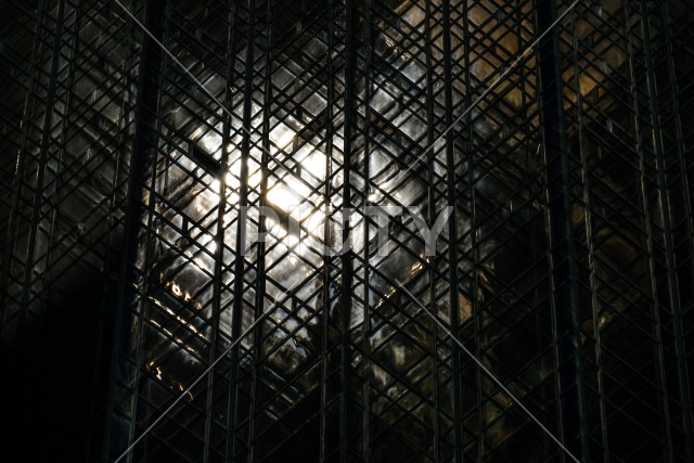 トランプタワーに反射する太陽（ニューヨーク）