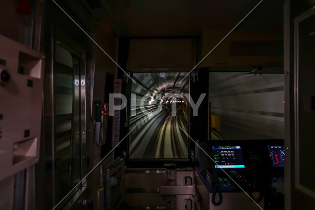 仙台市営地下鉄の運転席からの光景