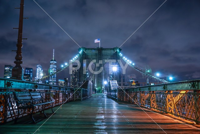 夜のブルックリンブリッジ