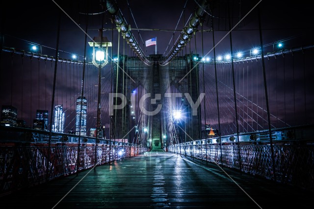 夜のブルックリンブリッジ