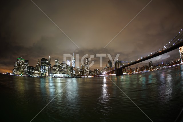 ブルックリンブリッジとマンハッタンの夜景