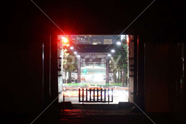 増上寺の門から見える道