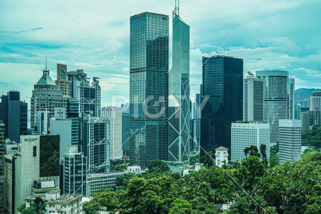 香港の高層ビル群のイメージ