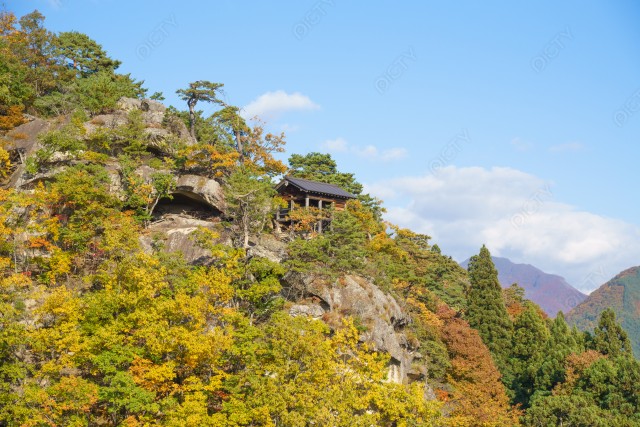 山形県山寺　宝珠山の岩場と空
