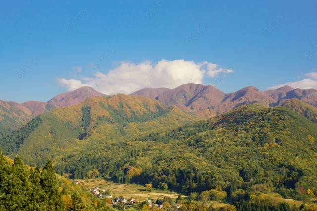 山形県山寺　宝珠山の展望台から見える山々