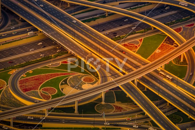 高速道路の複雑なジャンクション（アラブ首長国連邦・ドバイ）