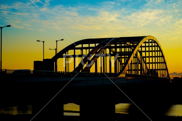 多摩水道橋と夕暮れ