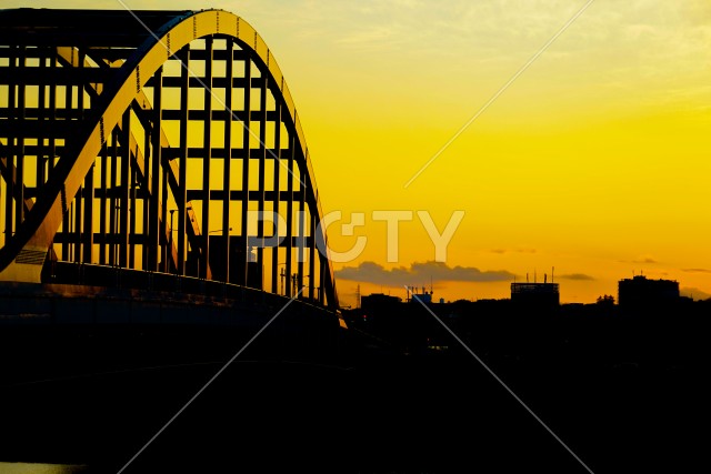 多摩水道橋と夕暮れ
