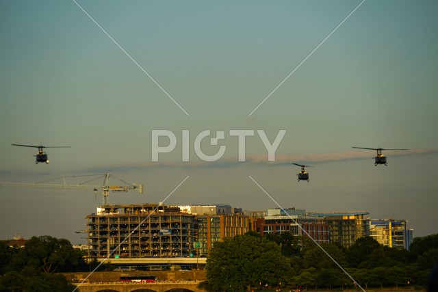 ワシントンDCの街並みとヘリコプター
