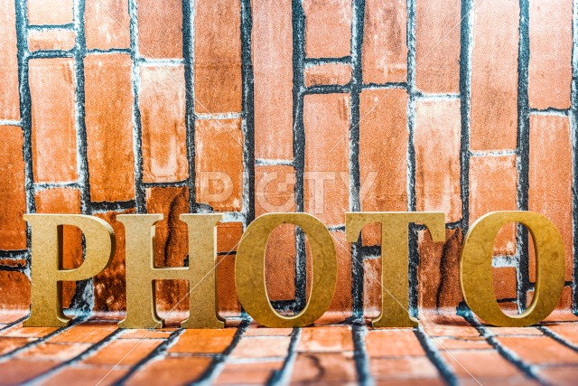 レンガの壁とPhotoの文字
