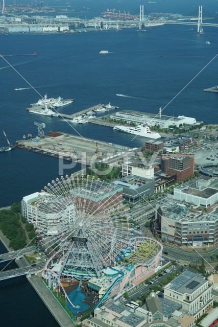 ランドマークタワーから見る横浜港