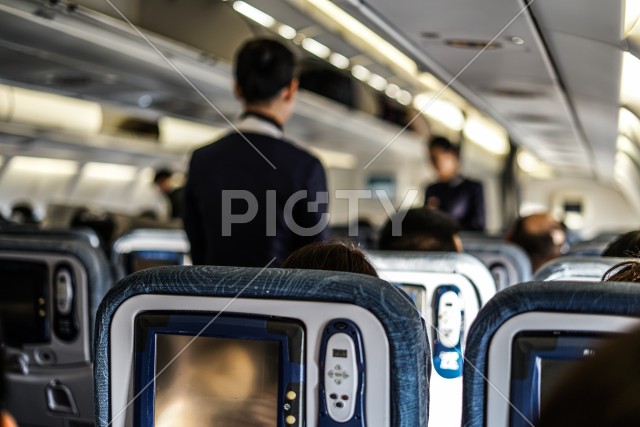 飛行機機内のイメージ