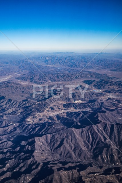 飛行機から見える中国の山岳地帯