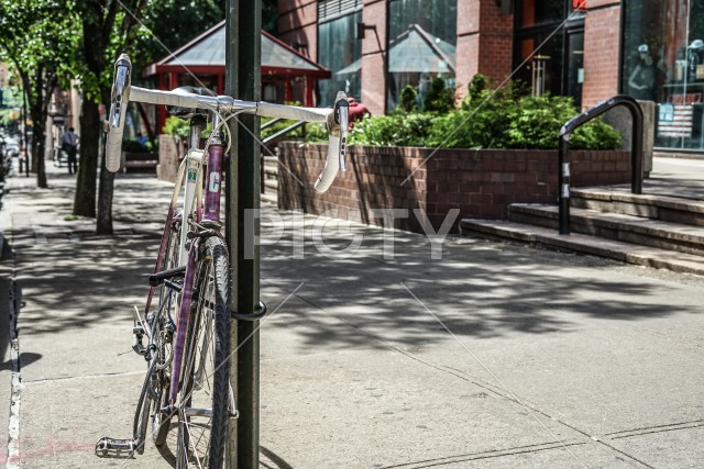 ニューヨーク・マンハッタンの街並みと自転車