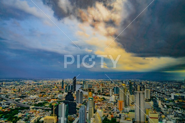 バンコクの高層ビル群のイメージ（タイ王国）