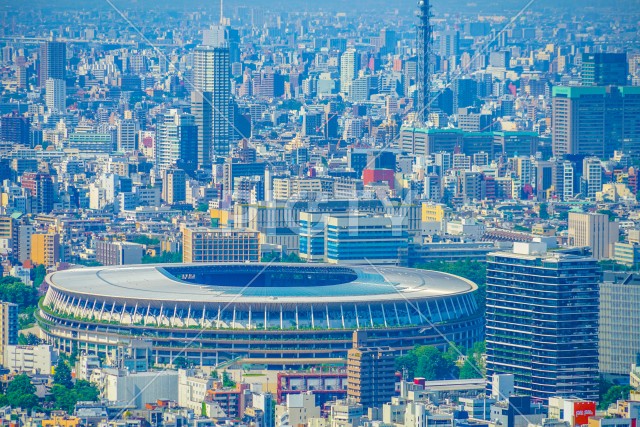 新国立競技場と東京の街並み