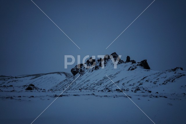アイスランドの雪山のイメージ