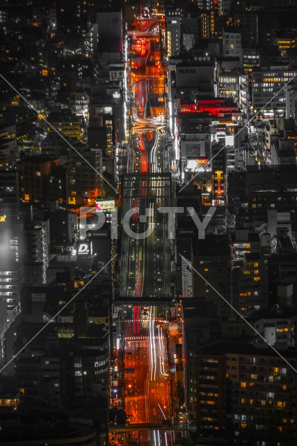 夜の交通イメージ