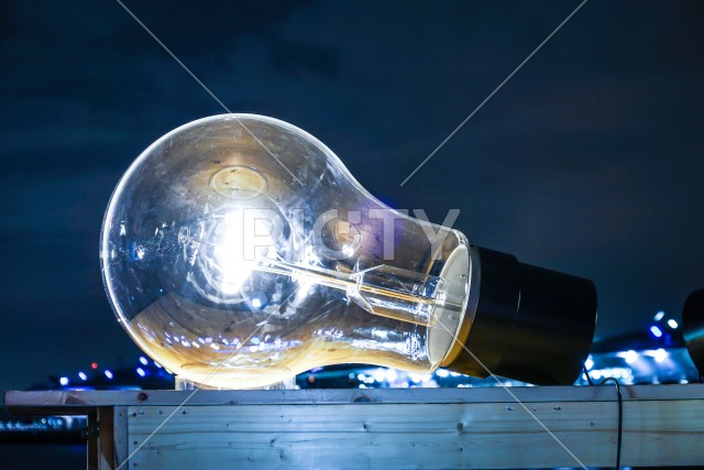 巨大電球のイメージ