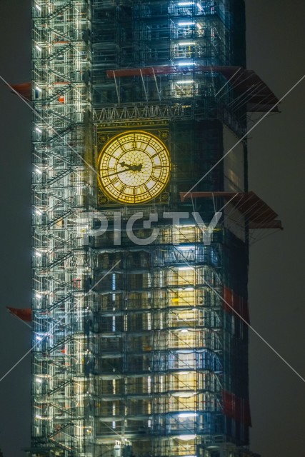 改修中のビッグベンの夜景（イギリス・ロンドン）