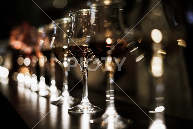 スタイリッシュなワイングラスのイメージ