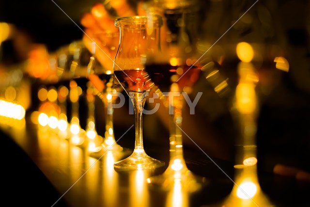 スタイリッシュなワイングラスのイメージ