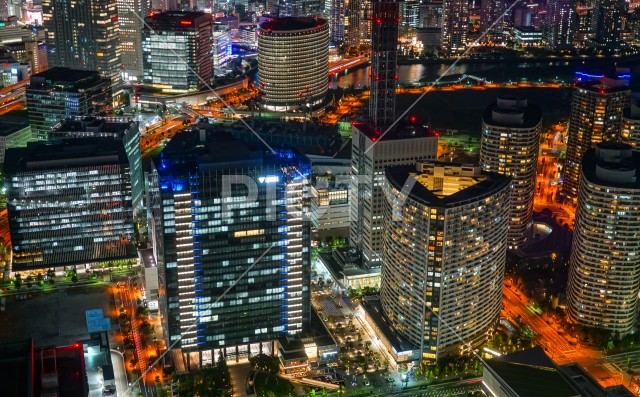 横浜ランドマークタワーから見えるみなとみらいの夜景