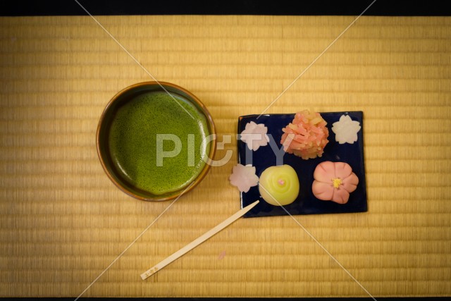 和菓子と抹茶のイメージ