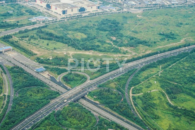 高速道路の立体交差（中国・成都）