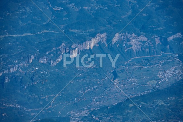 中国の山岳地帯のイメージ（成都周辺）