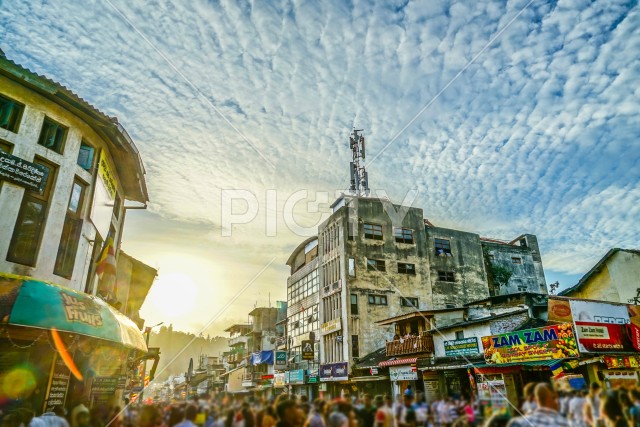 スリランカ・キャンディの街並み（ペラヘラ祭り）