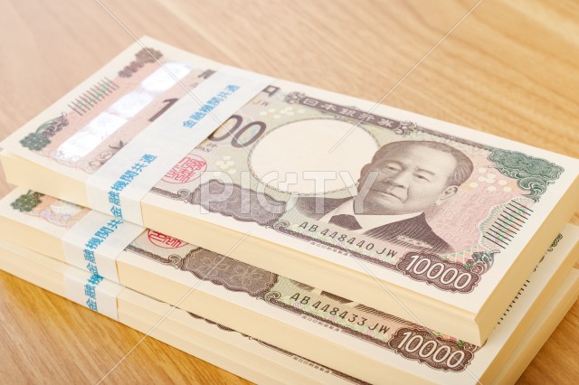 たくさんの一万円札
