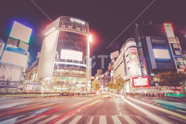 渋谷スクランブル交差点の夜景