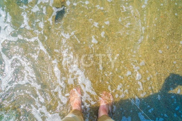 真夏の七里ヶ浜海岸（早朝）