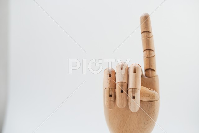 木製のデッサン用の手のイメージ