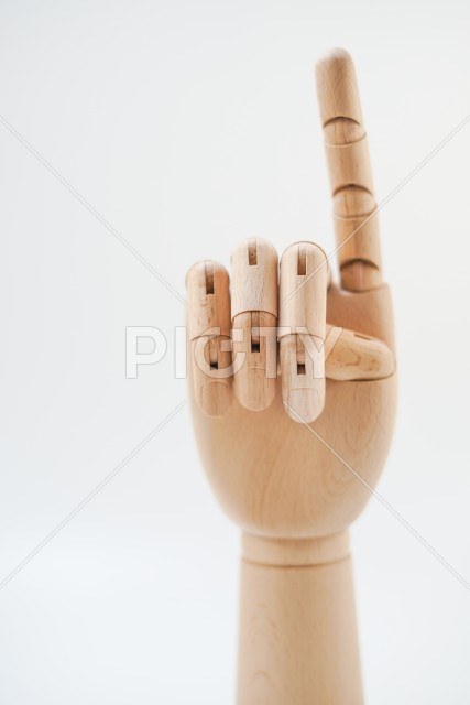 木製のデッサン用の手のイメージ