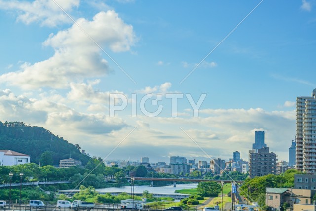 仙台市の街並みと夕景