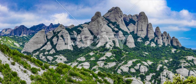 モンセラットの奇形岩山（スペインカタルーニャ州）