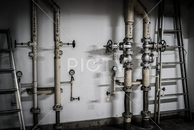 工場の配管のイメージ