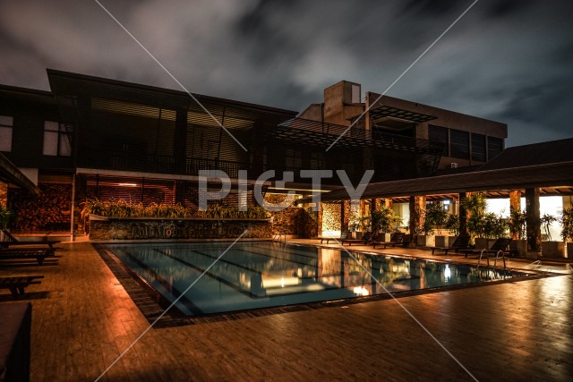 豪華ホテルのプールのイメージ（スリランカ）