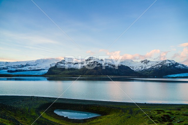 アイスランド・フィヤトルスアゥルロゥン湖