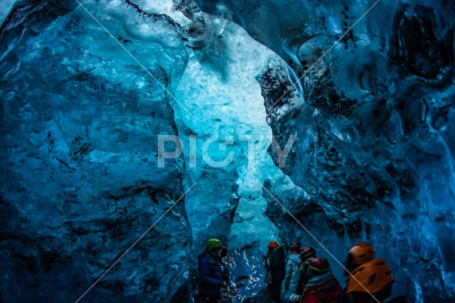氷の洞窟・スーパーブルー（アイスランド・ヴァトナヨークトル）
