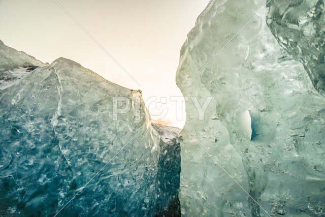 氷の洞窟・スーパーブルー（アイスランド・ヴァトナヨークトル）