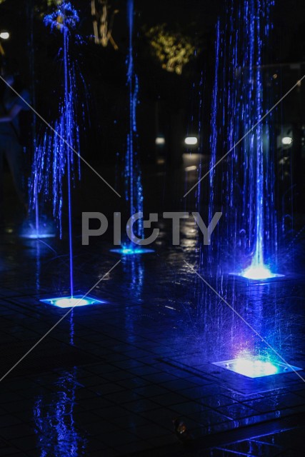 ライトアップされた噴水のイメージ（二子玉川）