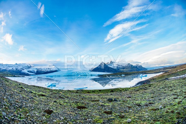 アイスランド・フィヤトルスアゥルロゥン氷河湖