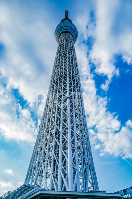 東京スカイツリーと晴天の空