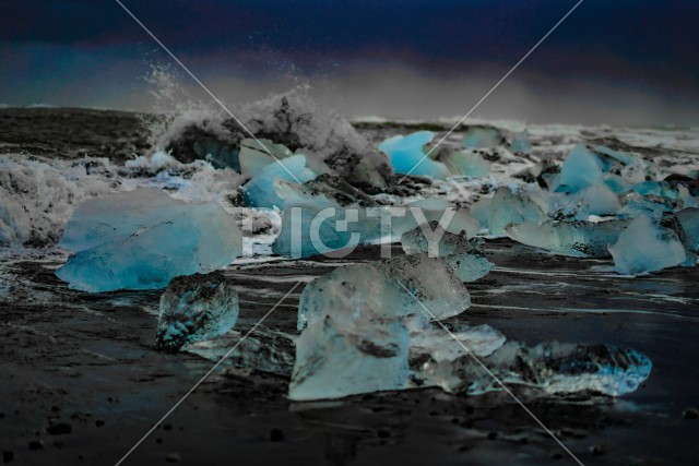 ダイヤモンドビーチの流氷イメージ（アイスランド）
