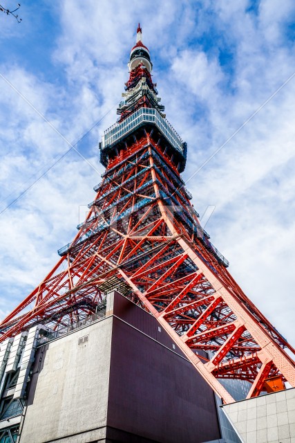 青空と東京タワー（一部工事中）