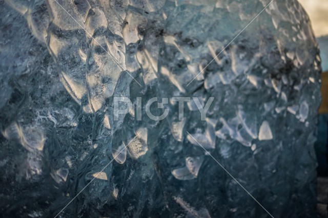 氷の洞窟の氷壁（アイスランド・ヴァトナヨークトル氷河）
