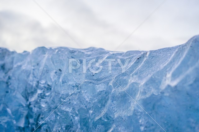 氷の洞窟の氷壁（アイスランド・ヴァトナヨークトル氷河）